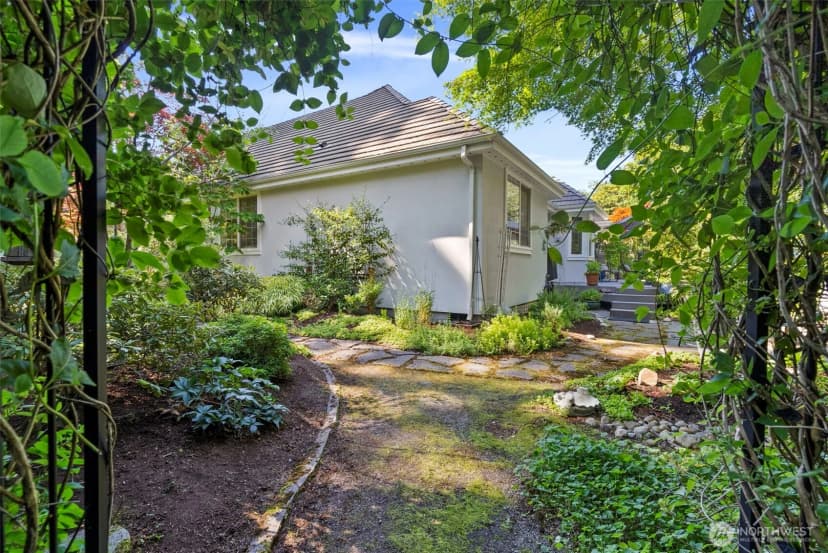 Property photo for 7201 Holly Hedge Sw #8, Lakewood photo 33