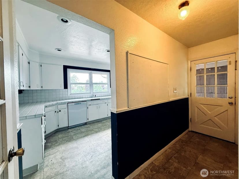 Property photo for 2827 Ocean Beach Highway, Longview photo 10