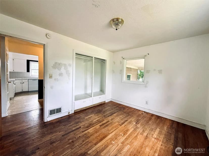 Property photo for 2827 Ocean Beach Highway, Longview photo 12