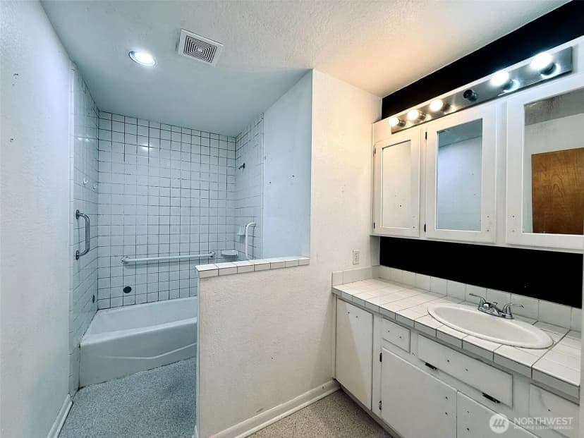 Property photo for 2827 Ocean Beach Highway, Longview photo 14