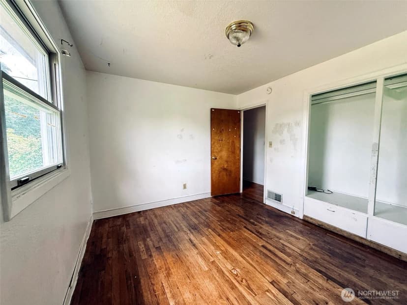 Property photo for 2827 Ocean Beach Highway, Longview photo 13
