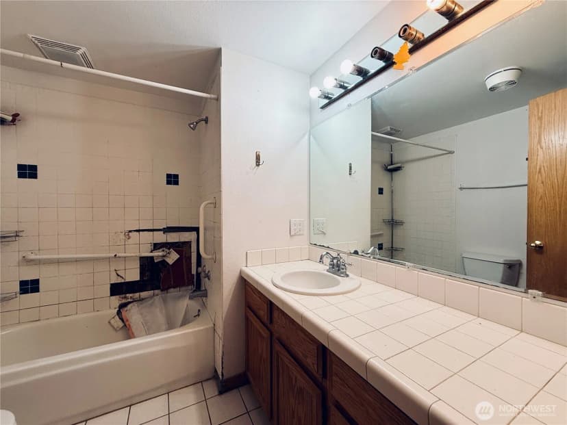 Property photo for 2827 Ocean Beach Highway, Longview photo 24