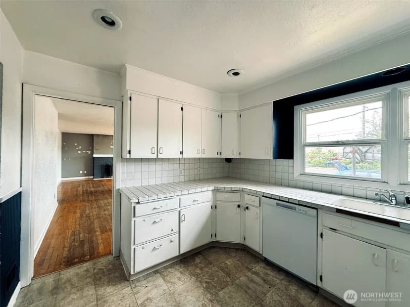 Property photo for 2827 Ocean Beach Highway, Longview photo 8