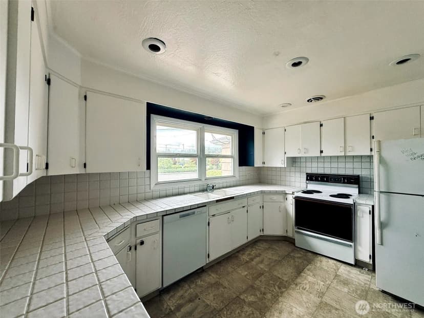 Property photo for 2827 Ocean Beach Highway, Longview photo 7