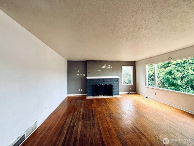 Property photo for 2827 Ocean Beach Highway, Longview photo 3