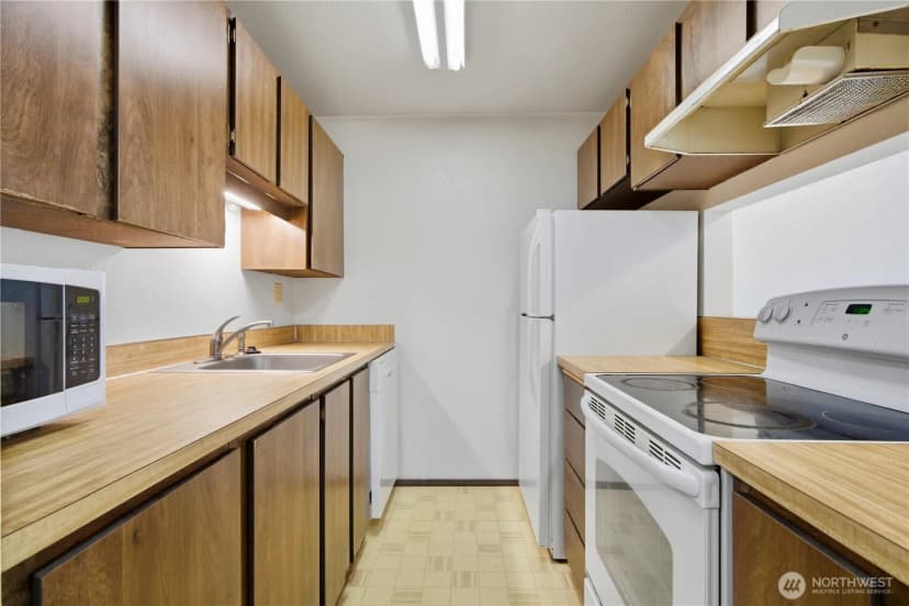 Property photo for 9558 Greenwood Avenue N #309, Seattle photo 5