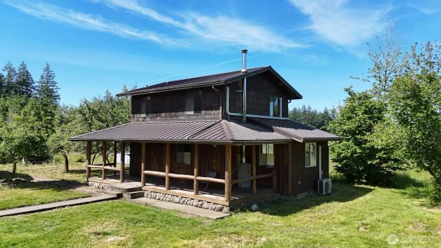 Property photo for 10407 133rd Avenue Se, Rainier