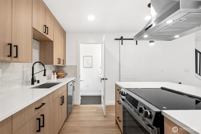 Property photo for 4004 Courtland Place S, Seattle photo 11
