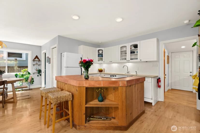 Property photo for 5405 25th Avenue Sw, Seattle photo 8