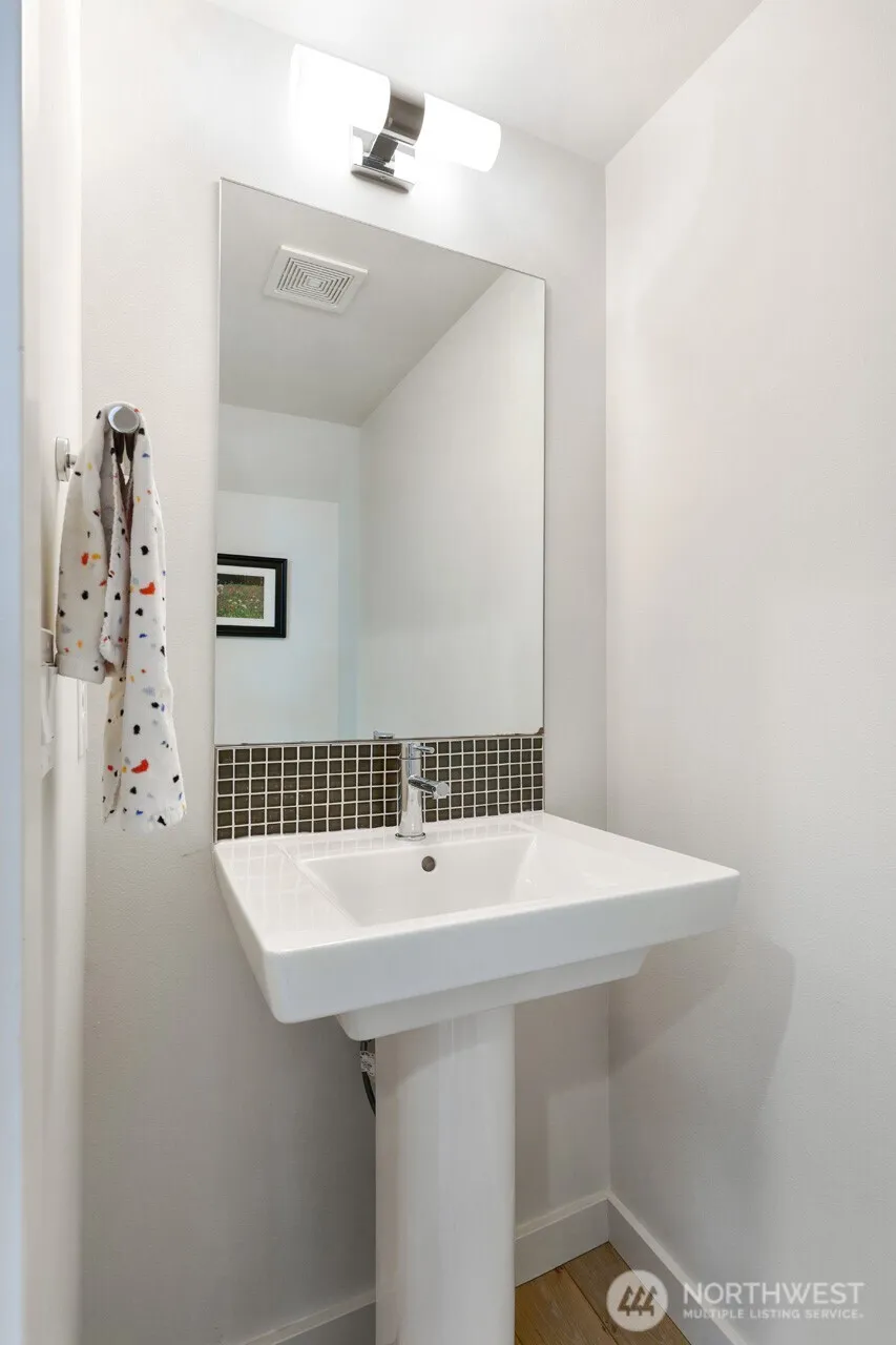 Property photo for 2605 22nd Ave W Unit B #b, Seattle photo 11