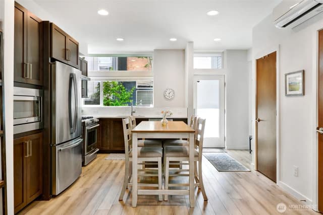 Property photo for 2605 22nd Ave W Unit B #b, Seattle photo 4