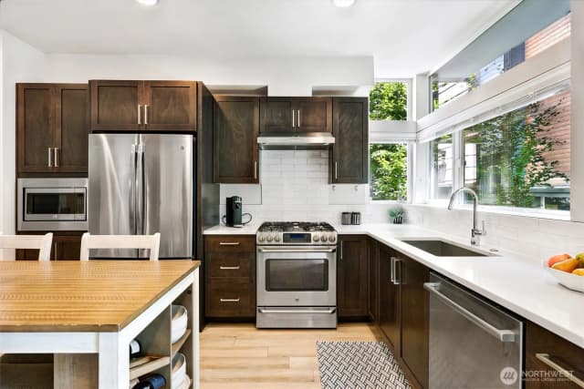 Property photo for 2605 22nd Ave W Unit B #b, Seattle photo 3