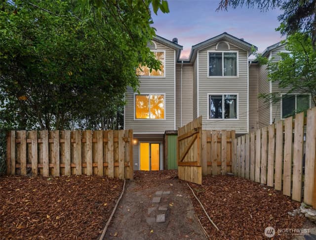 Property photo for 3222 21st Avenue W #a, Seattle