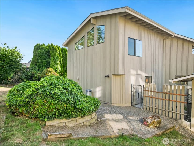 Property photo for 3310 Lake Washington Boulevard N, Renton photo 25