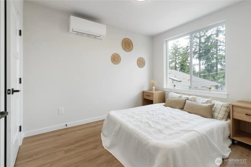 Property photo for 12531 25th Avenue Ne #b, Seattle photo 14