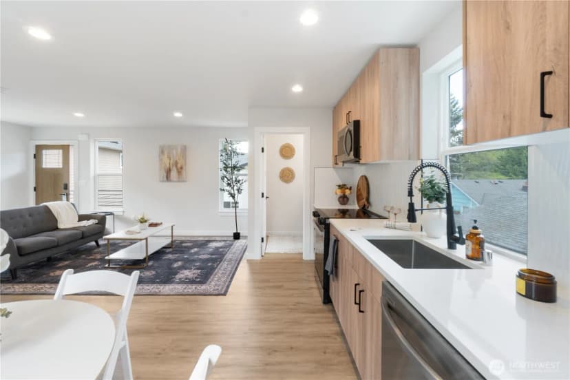 Property photo for 12531 25th Avenue Ne #b, Seattle photo 9