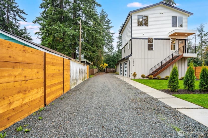Property photo for 12531 25th Avenue Ne #b, Seattle photo 25