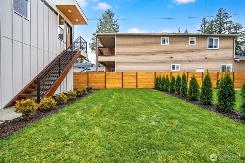 Property photo for 12531 25th Avenue Ne #b, Seattle photo 24