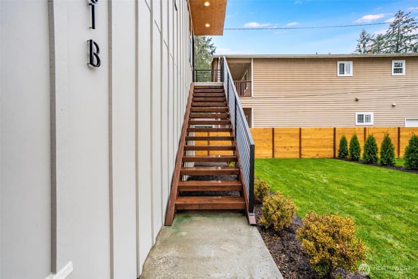 Property photo for 12531 25th Avenue Ne #b, Seattle photo 19