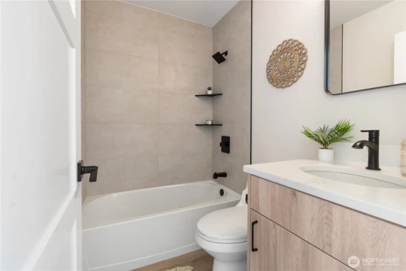 Property photo for 12531 25th Avenue Ne #b, Seattle photo 17