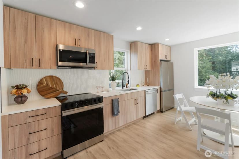 Property photo for 12531 25th Avenue Ne #b, Seattle photo 8