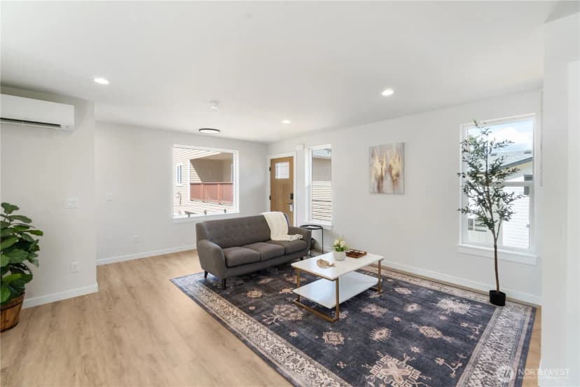 Property photo for 12531 25th Avenue Ne #b, Seattle photo 6