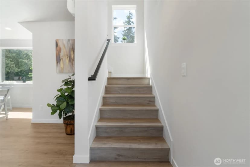 Property photo for 12531 25th Avenue Ne #b, Seattle photo 11