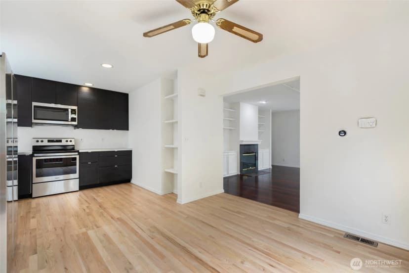 Property photo for 12715 35th Avenue Ne #a, Seattle photo 11