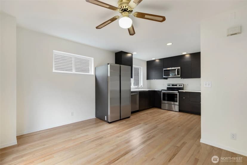 Property photo for 12715 35th Avenue Ne #a, Seattle photo 9