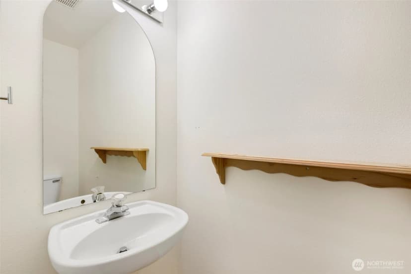 Property photo for 12715 35th Avenue Ne #a, Seattle photo 13