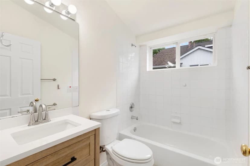 Property photo for 12715 35th Avenue Ne #a, Seattle photo 21