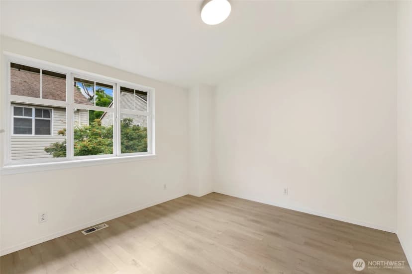 Property photo for 12715 35th Avenue Ne #a, Seattle photo 20