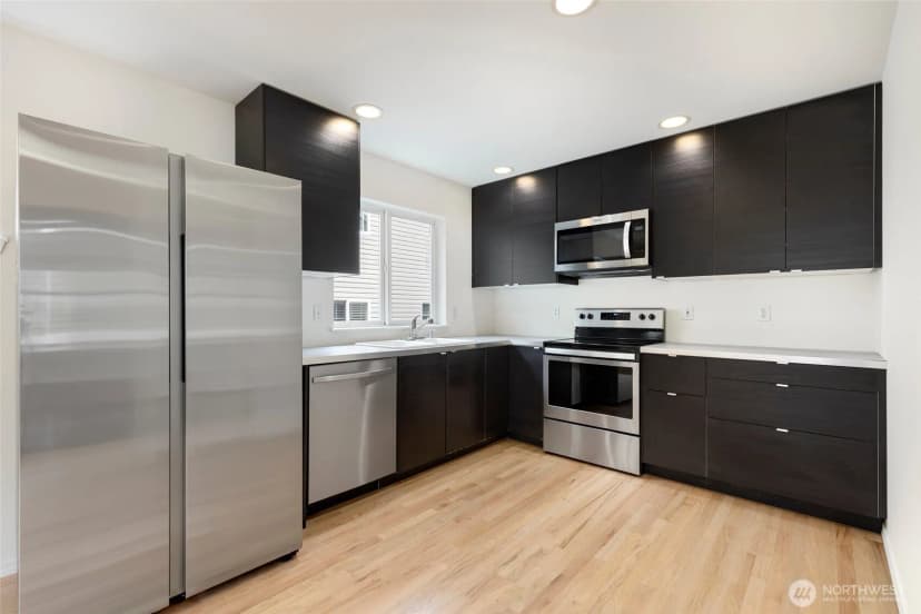 Property photo for 12715 35th Avenue Ne #a, Seattle photo 10