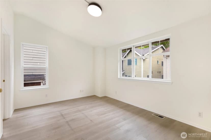Property photo for 12715 35th Avenue Ne #a, Seattle photo 18