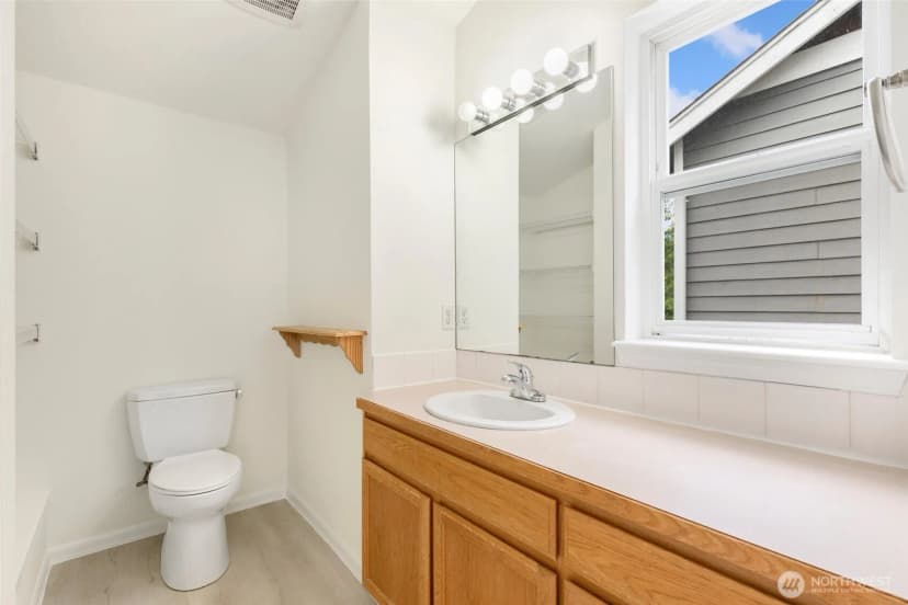 Property photo for 12715 35th Avenue Ne #a, Seattle photo 16