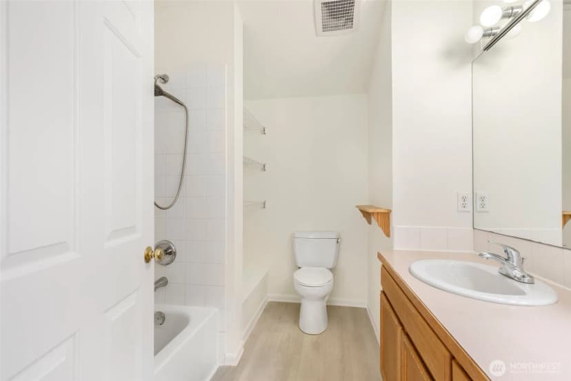 Property photo for 12715 35th Avenue Ne #a, Seattle photo 15