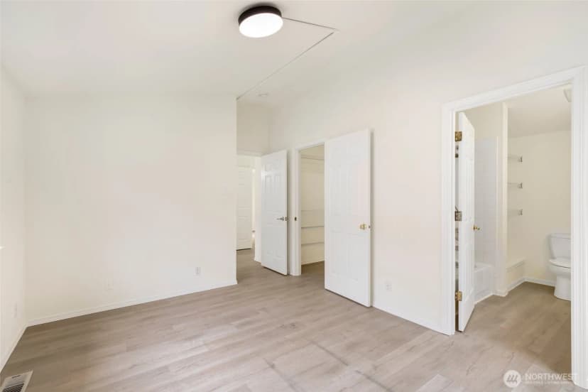 Property photo for 12715 35th Avenue Ne #a, Seattle photo 14