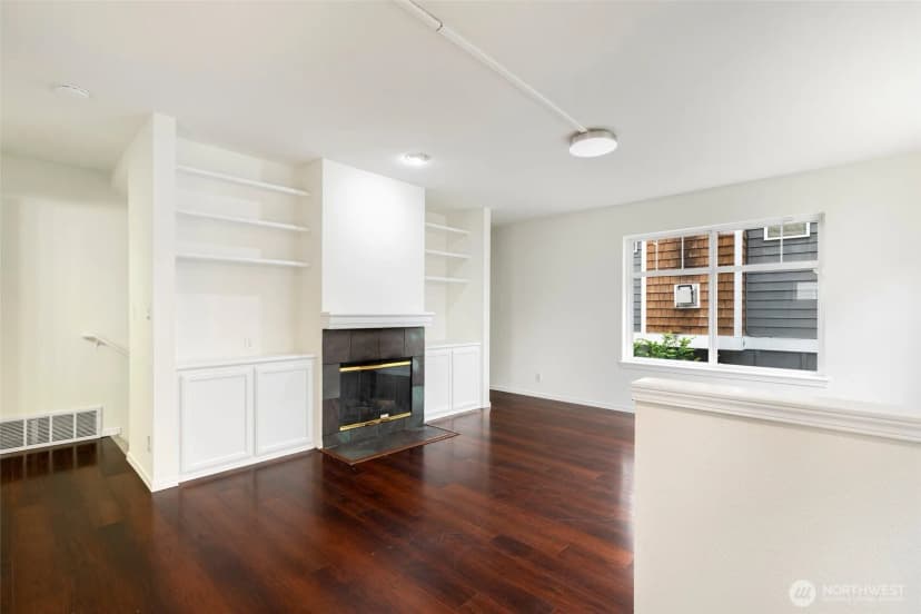 Property photo for 12715 35th Avenue Ne #a, Seattle photo 4