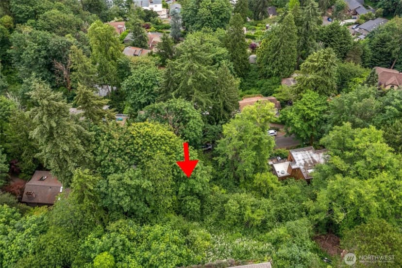 Property photo for 13737 41st Avenue Ne, Seattle photo 4