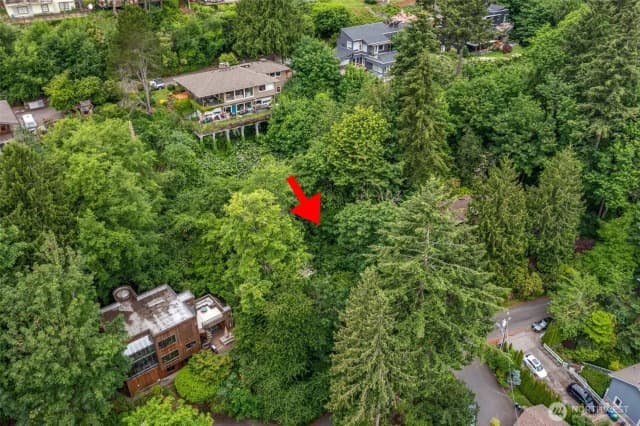 Property photo for 13737 41st Avenue Ne, Seattle photo 2