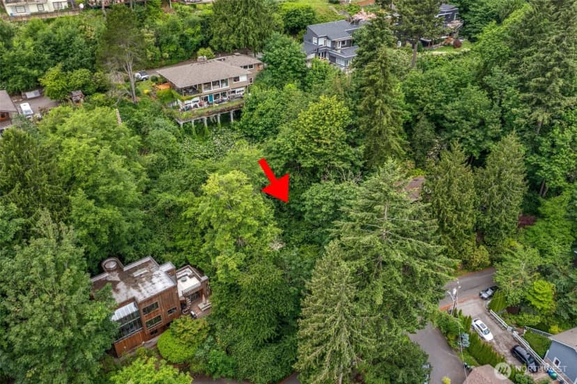 Property photo for 13737 41st Avenue Ne, Seattle photo 2