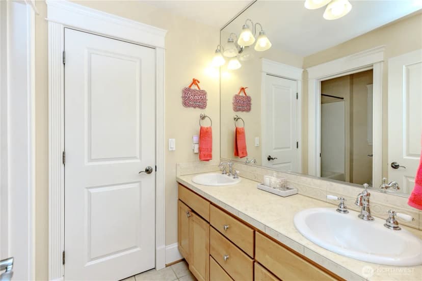 Property photo for 1829 Se 8th Place, Renton photo 28