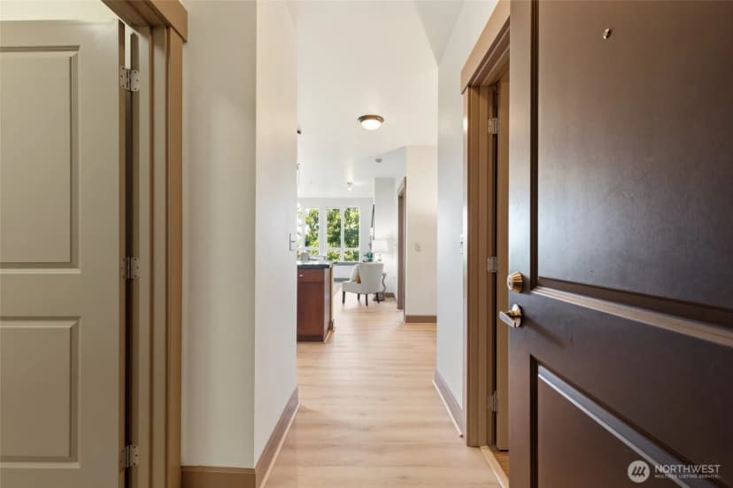 Property photo for 1880 25th Avenue Ne #305, Issaquah photo 2