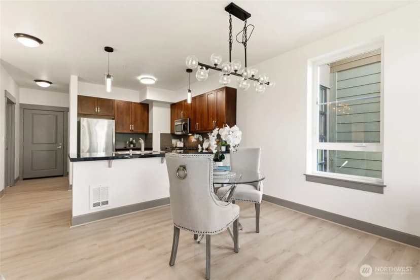 Property photo for 1880 25th Avenue Ne #305, Issaquah photo 12