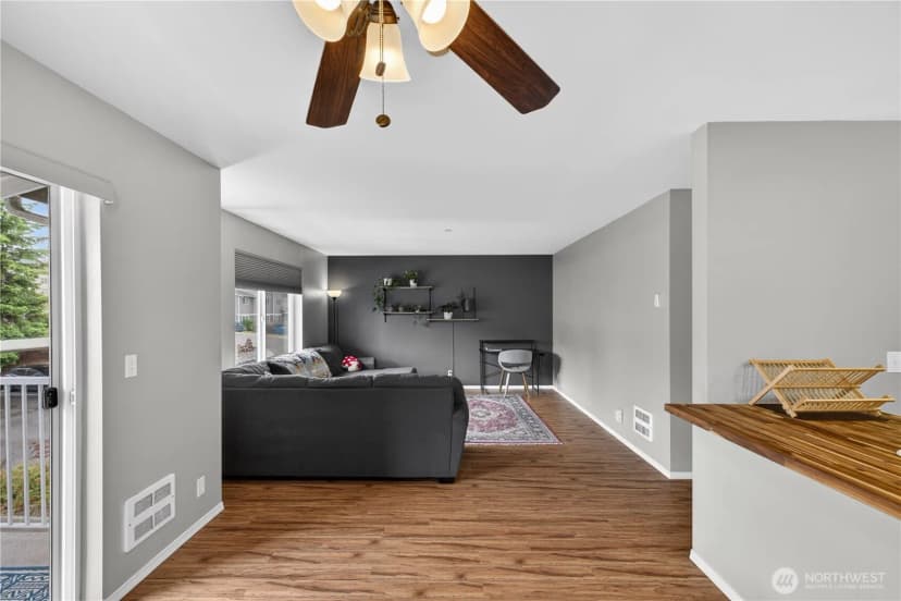 Property photo for 1670 Sw Mulberry Drive #b302, Oak Harbor photo 8