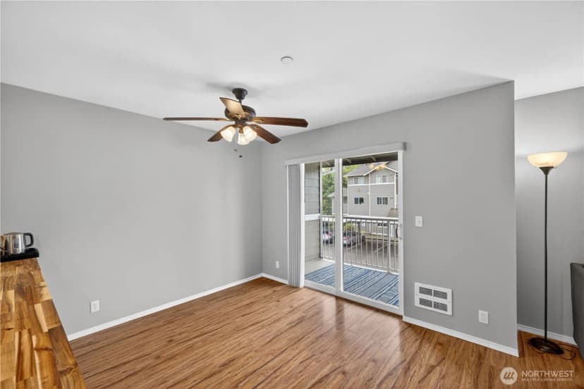 Property photo for 1670 Sw Mulberry Drive #b302, Oak Harbor photo 6