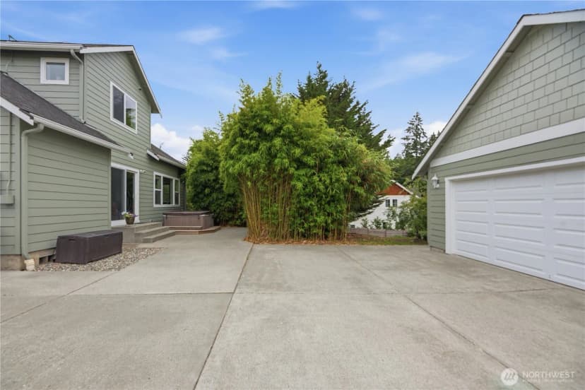 Property photo for 2484 Soundview Drive Ne, Bainbridge Island photo 7