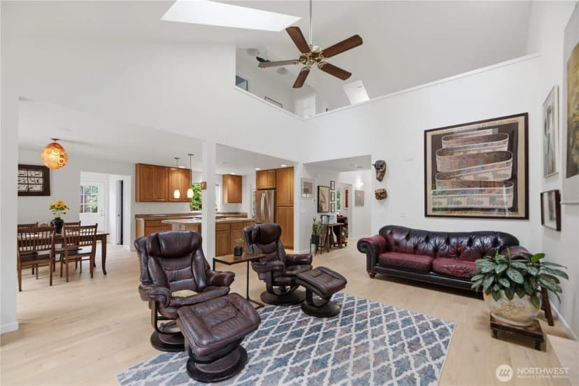 Property photo for 2484 Soundview Drive Ne, Bainbridge Island photo 11