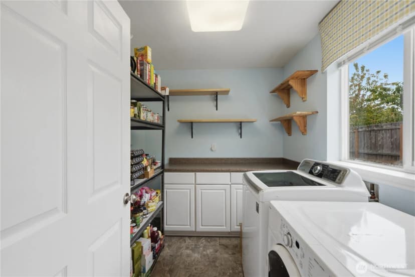 Property photo for 2484 Soundview Drive Ne, Bainbridge Island photo 34