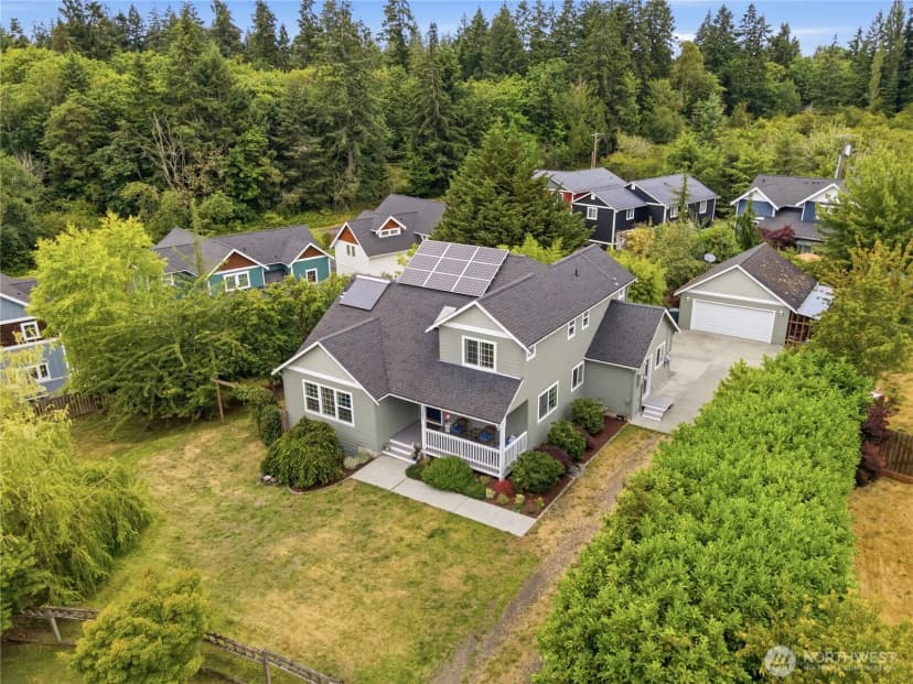 Property photo for 2484 Soundview Drive Ne, Bainbridge Island photo 2